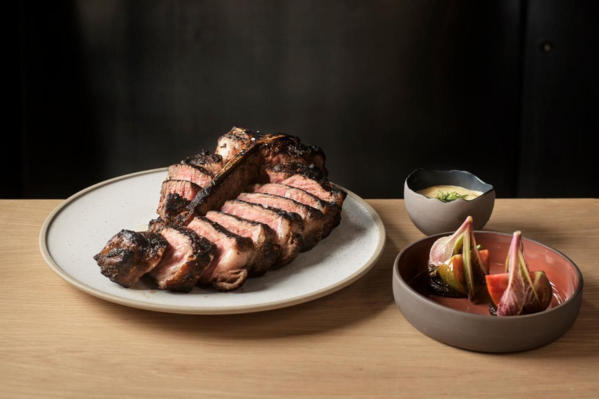 Crown Towers Sydney Hotel Luaran gambar A grilled steak