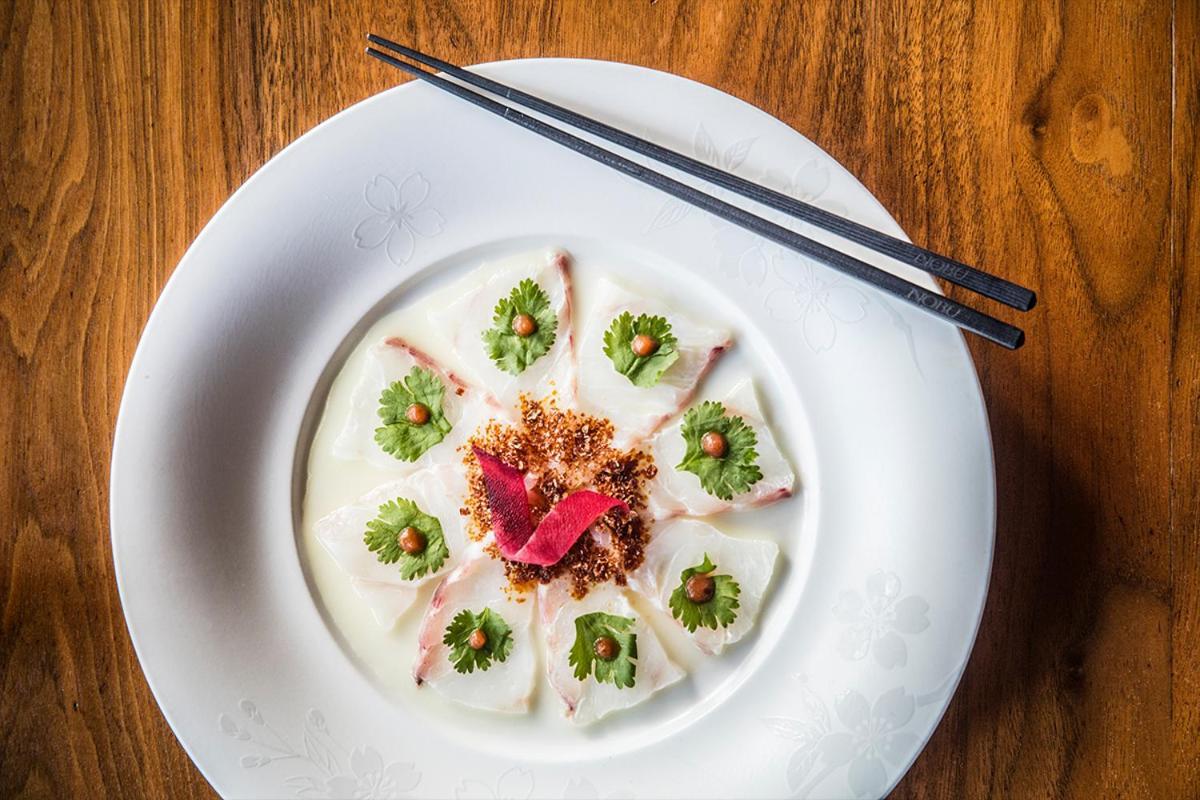 Crown Towers Sydney Hotel Luaran gambar A plate of fish sashimi