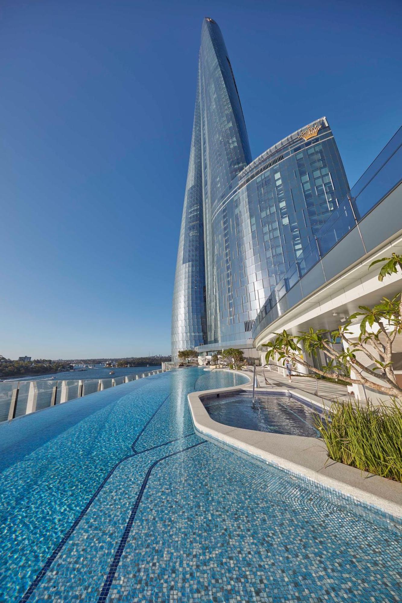 Crown Towers Sydney Hotel Luaran gambar The pool at the top of the tower